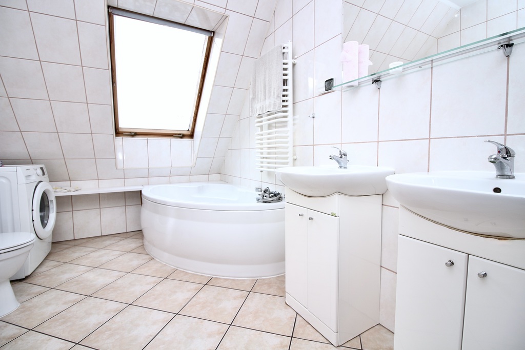 Dom Wolnostojący z licencjonowaną apteką. (4)