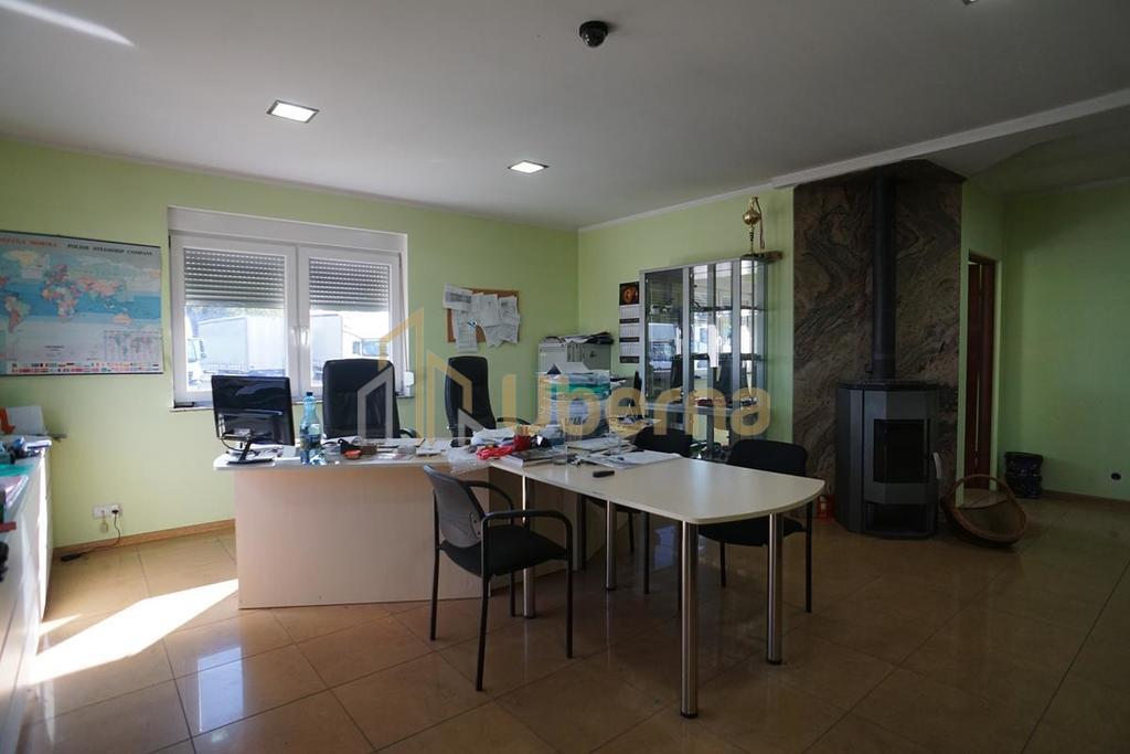 Obiekt komercyjny z działką przy drodze krajowej (16)