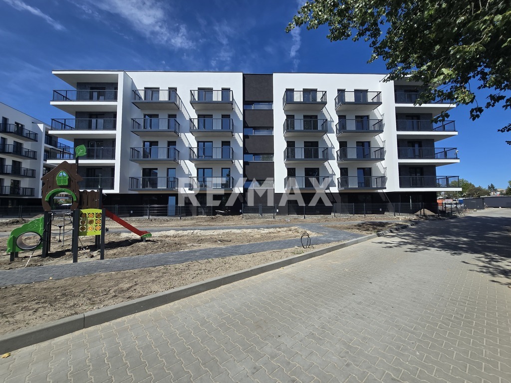 Nieduże, wygodne mieszkanie z balkonem (4)