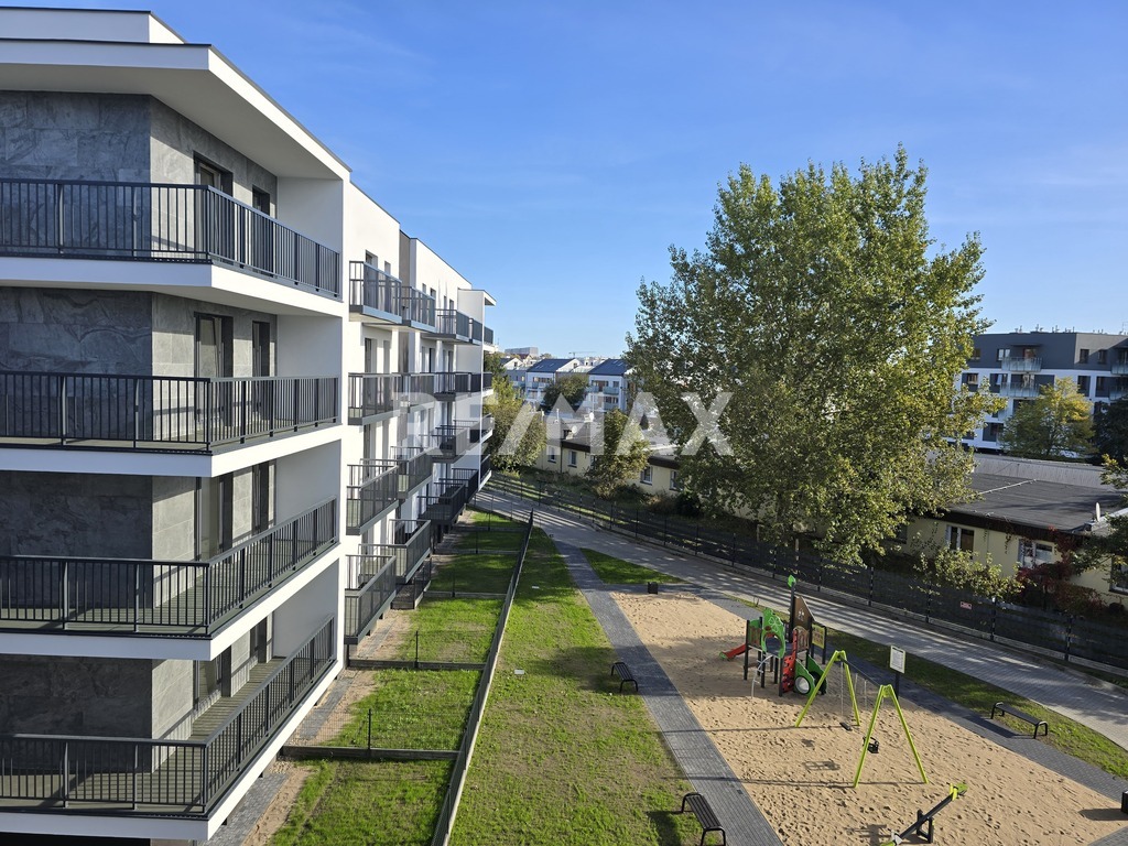 Nieduże, wygodne mieszkanie z balkonem (9)