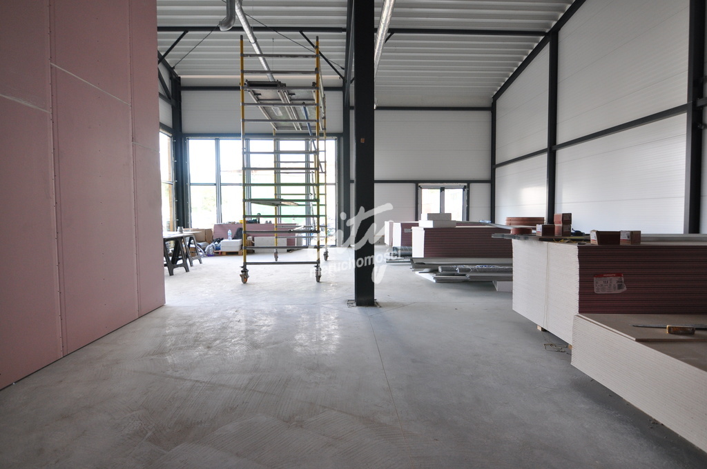 Lokale na wynajem handl.-magaz prawy brzeg 190 m2 (3)