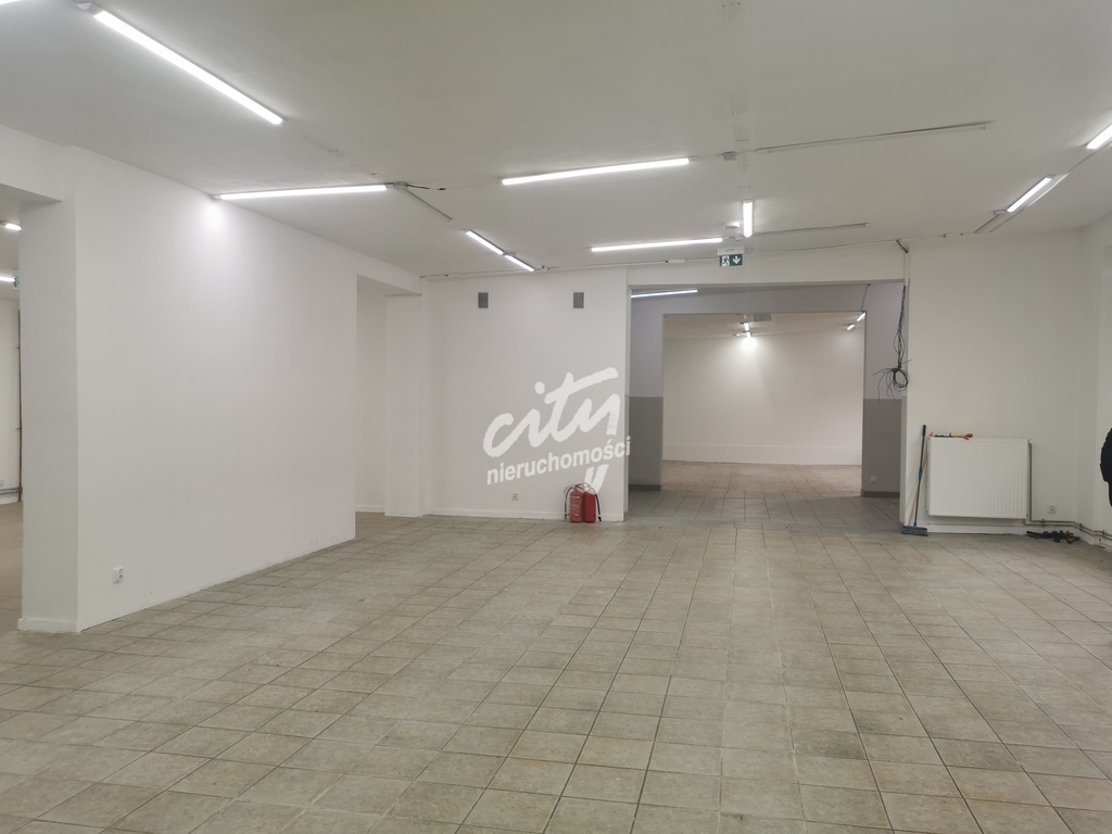 Lokal 308m2 na piętrze w Karlinie (1)