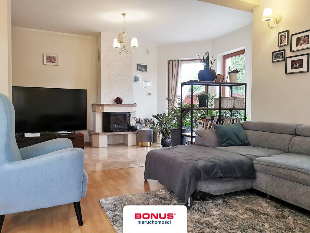 Atrakcyjny, wolnostojący dom w Nowogardzie (1)