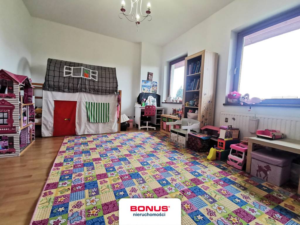 Atrakcyjny, wolnostojący dom w Nowogardzie (12)