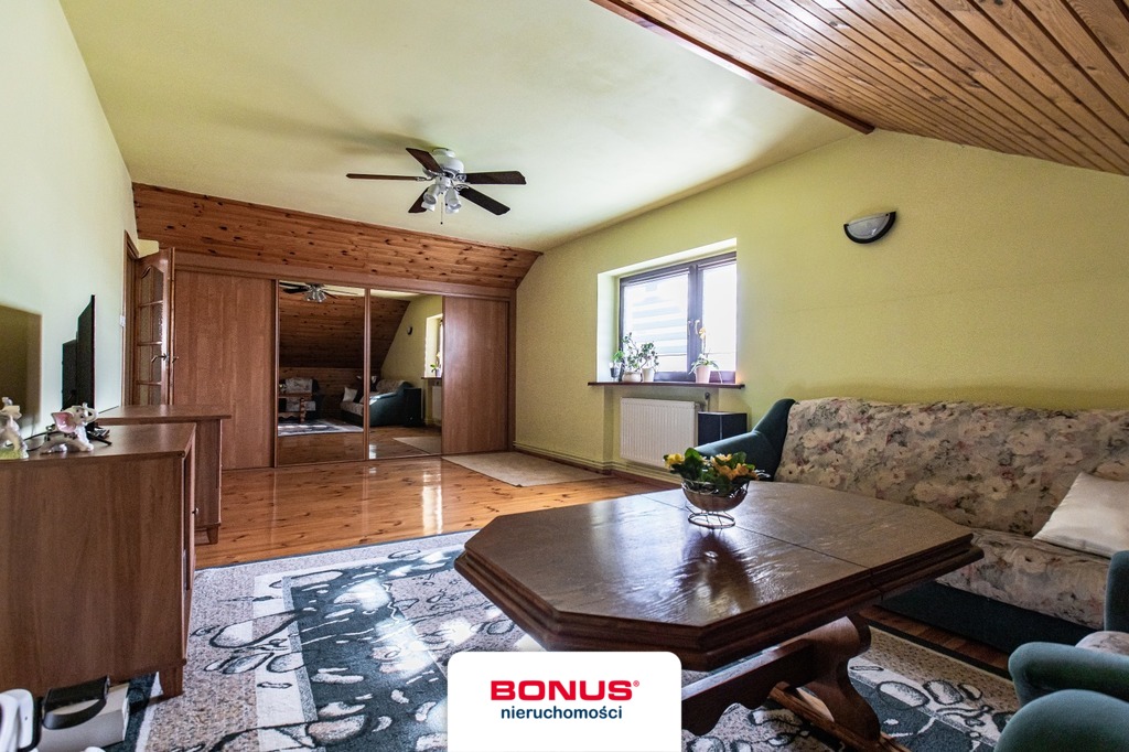Komfortowy dom w Pucicach z dużą działką (18)