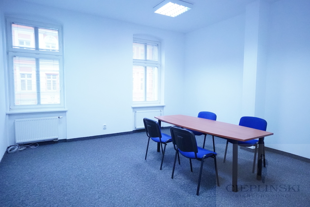 Duży lokal  dostępny od zaraz (3)