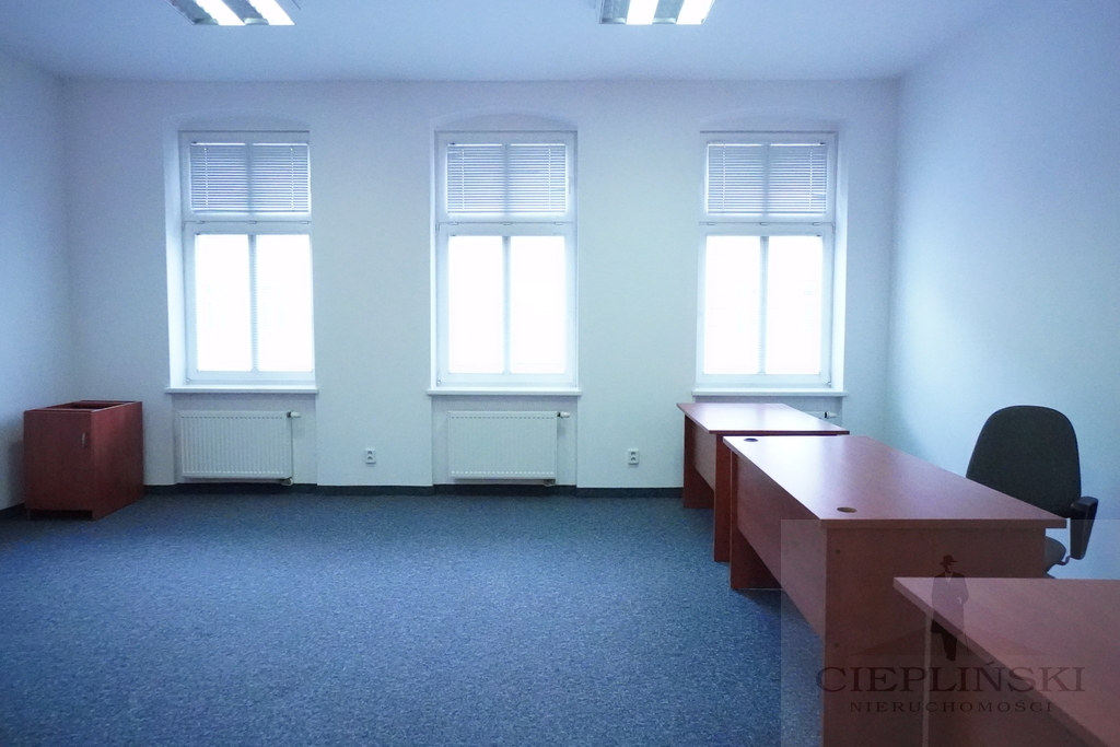 Duży lokal  dostępny od zaraz (5)