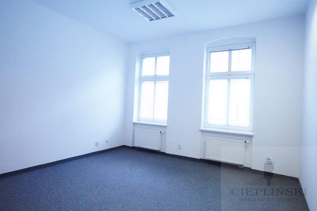 Duży lokal  dostępny od zaraz (10)