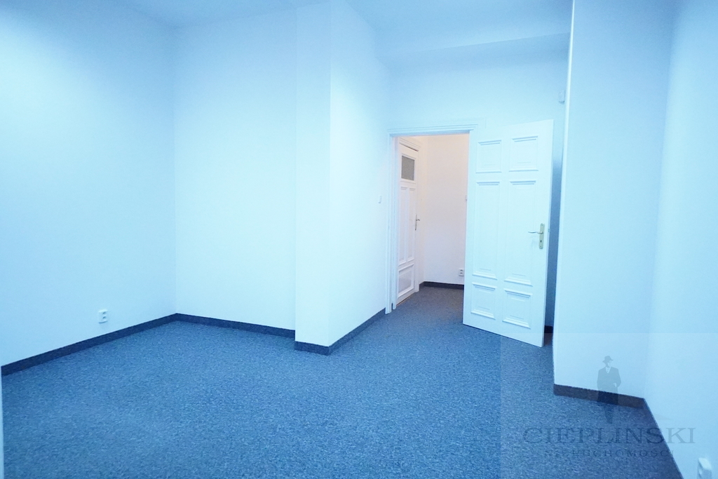 Duży lokal  dostępny od zaraz (12)