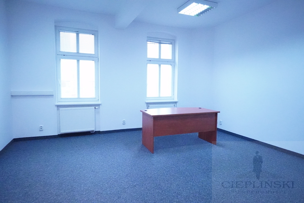 Duży lokal  dostępny od zaraz (13)