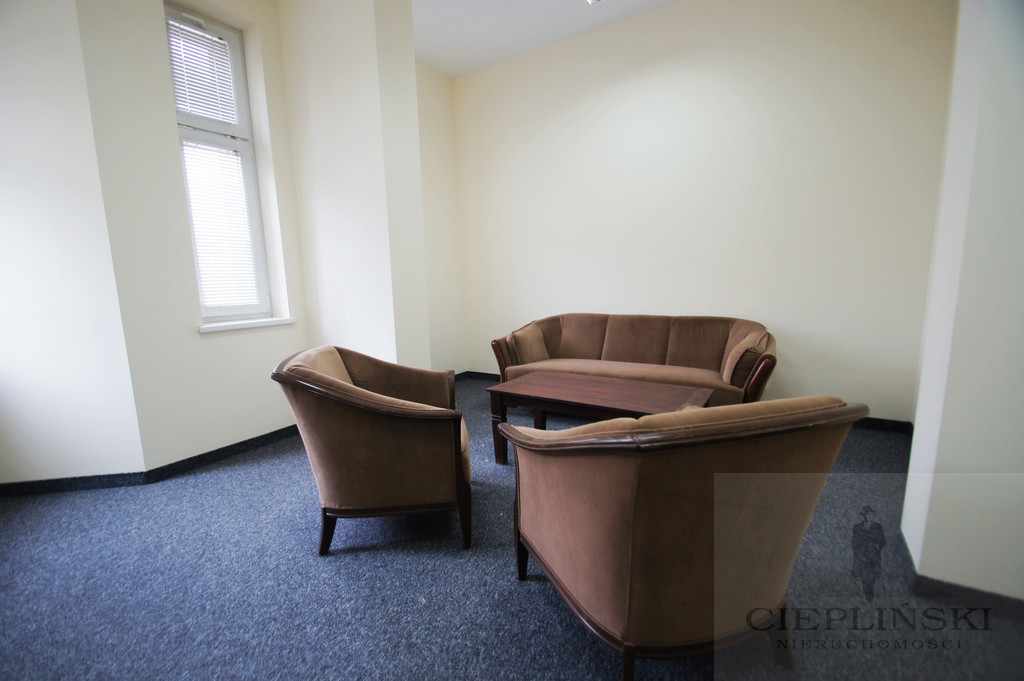 Duży lokal  dostępny od zaraz (2)