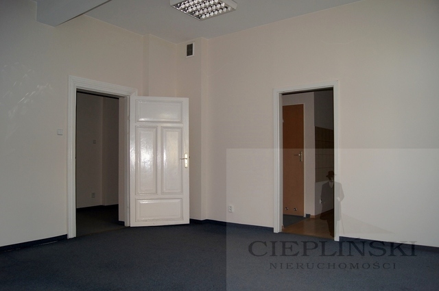 Duży lokal  dostępny od zaraz (23)