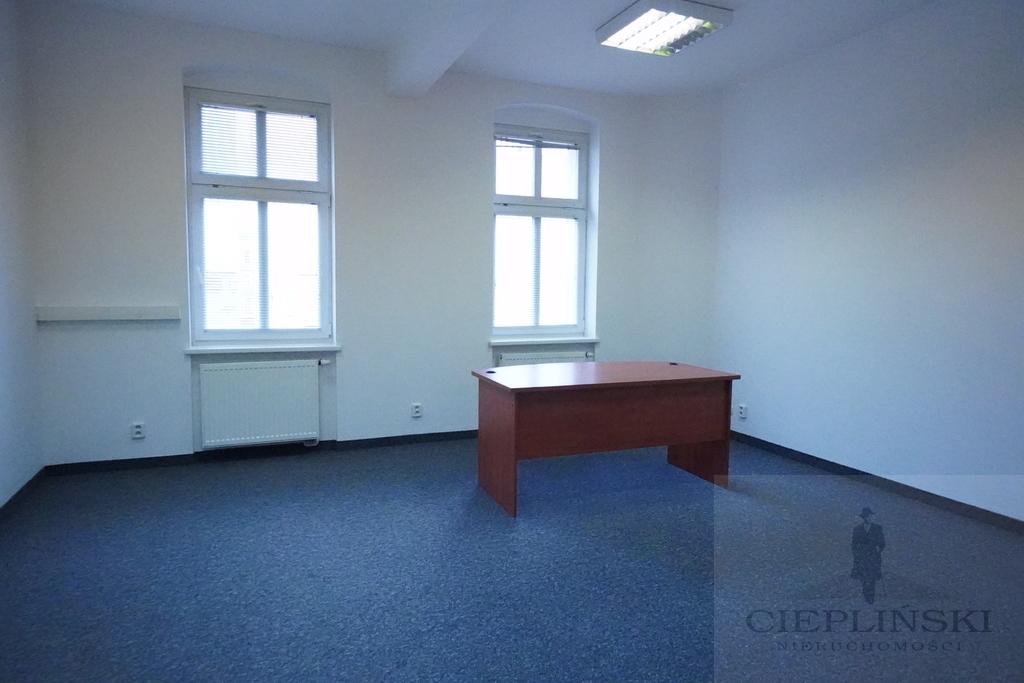 Duży lokal  dostępny od zaraz (25)