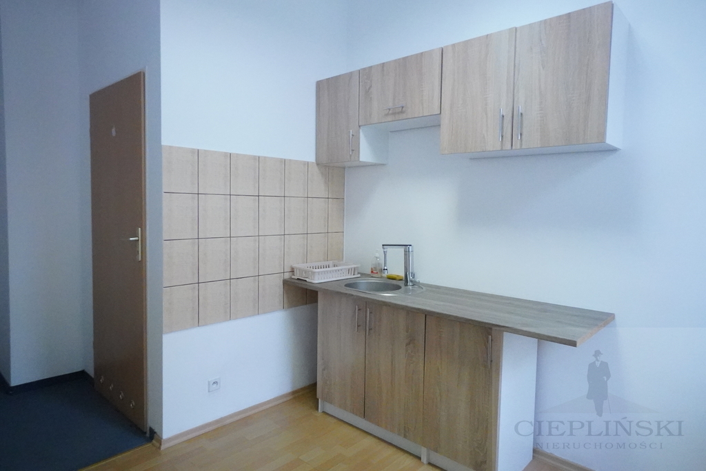 Duży lokal  dostępny od zaraz (26)