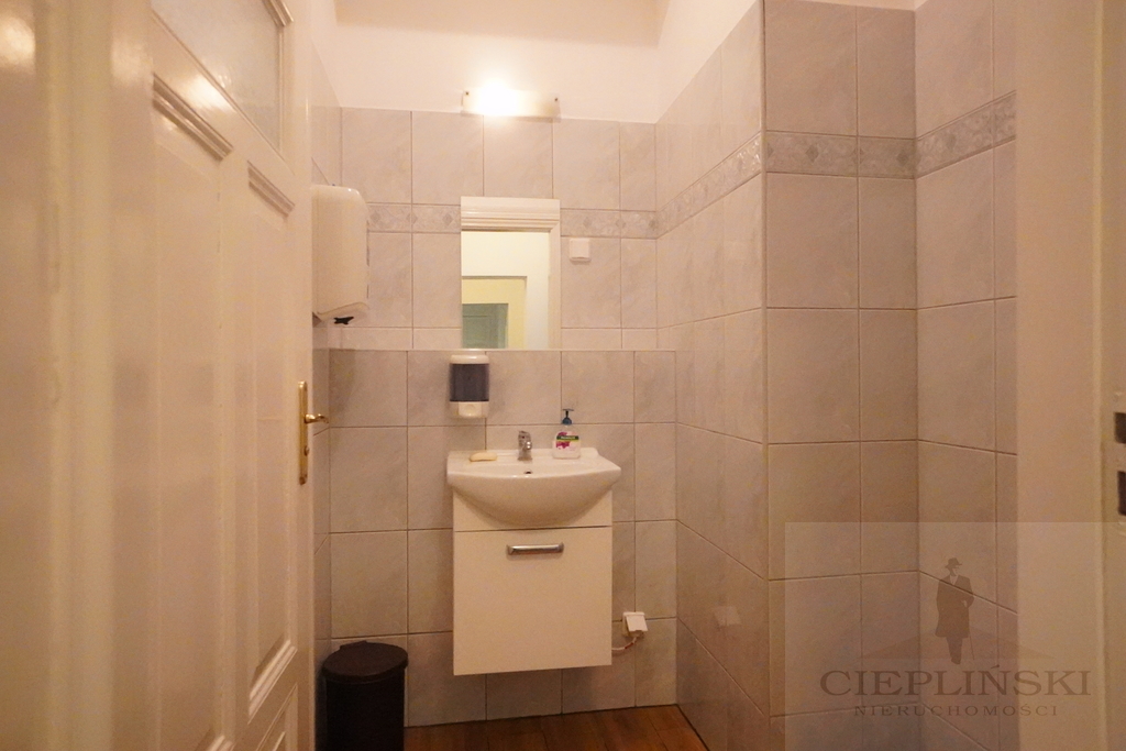 Duży lokal  dostępny od zaraz (28)