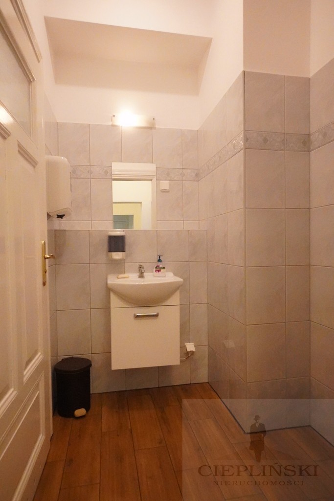 Duży lokal  dostępny od zaraz (29)