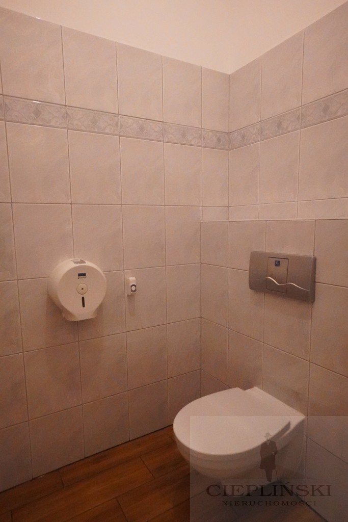 Duży lokal  dostępny od zaraz (30)