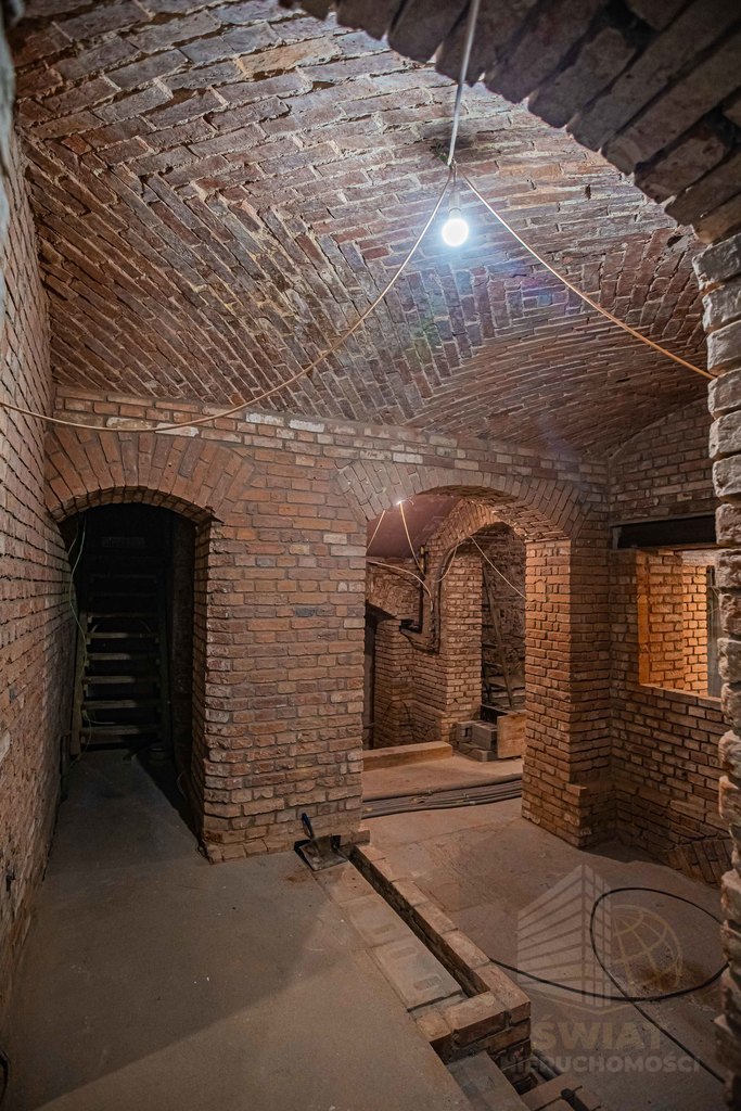 Dwupoziomowy lokal użytkowy w Topowej lokalizacji! (5)