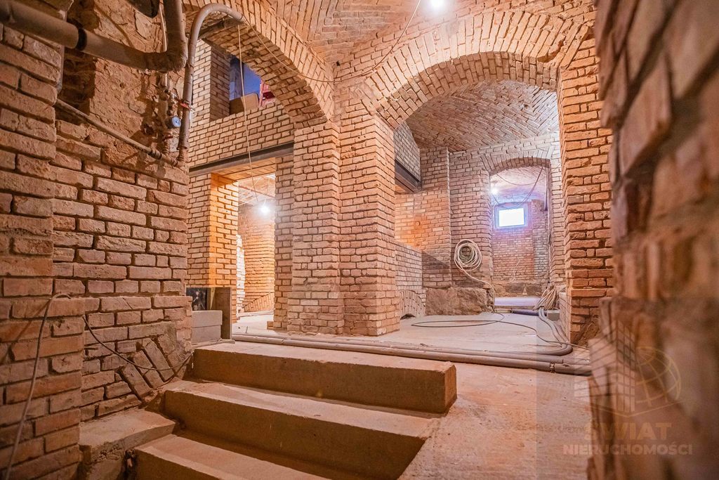 Dwupoziomowy lokal użytkowy w Topowej lokalizacji! (12)