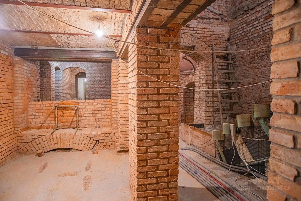 Dwupoziomowy lokal użytkowy w Topowej lokalizacji! (13)