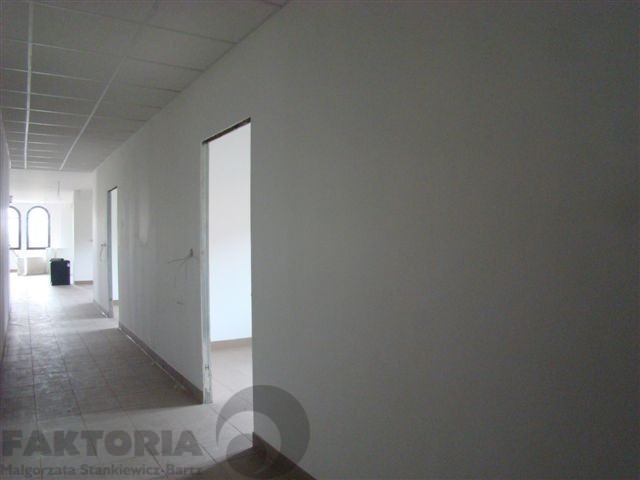 Ustowo. Obiekt 400 m2, parter i piętro 10 tys. zł (2)