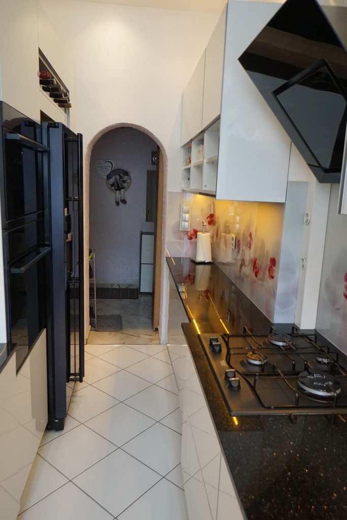 Śródmiejskie mieszkanie w futurystycznym stylu (15)