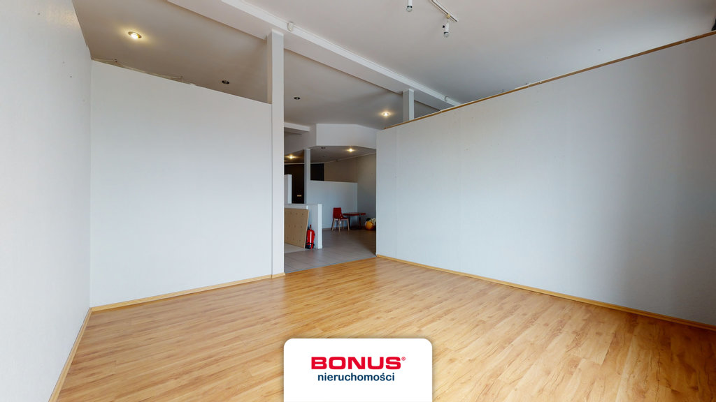 Budynek handlowo-usługowy w świetnej lokalizacji (20)