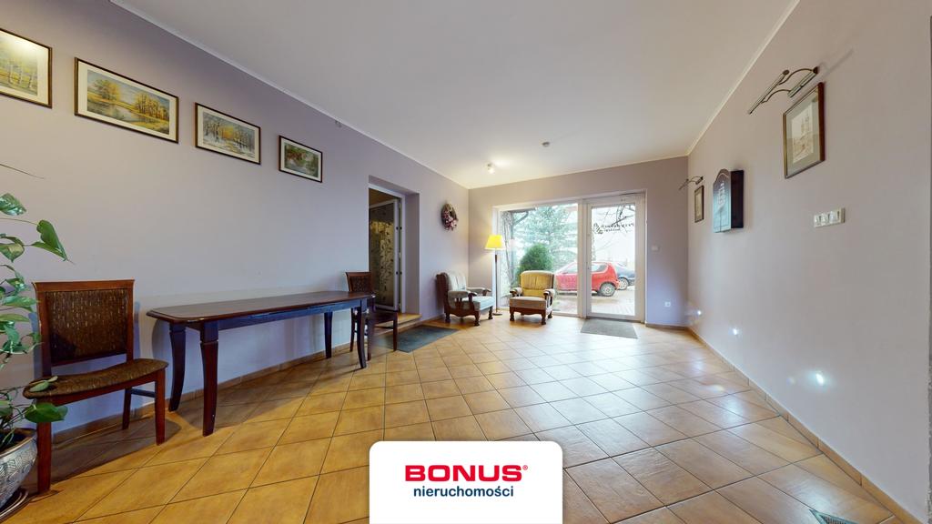 Dom jednorodzinny z pokojami gościnnymi (24)