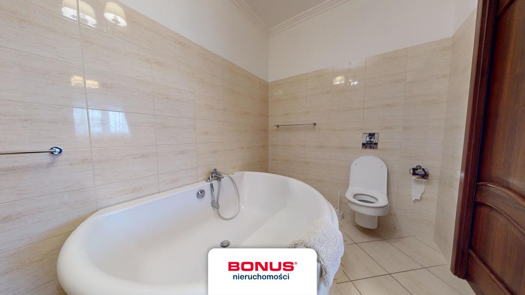 Dom jednorodzinny z pokojami gościnnymi (17)