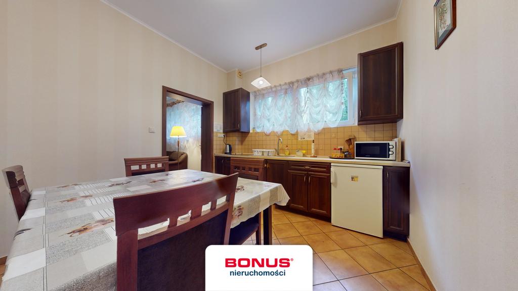 Dom jednorodzinny z pokojami gościnnymi (25)