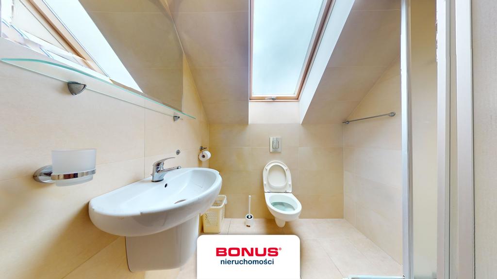 Dom jednorodzinny z pokojami gościnnymi (28)