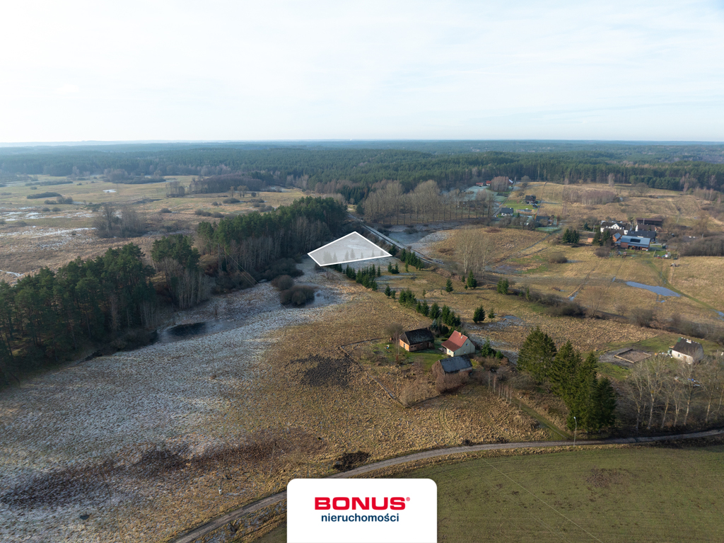 Piękna  działka w miejscowości letniskowej. (2)