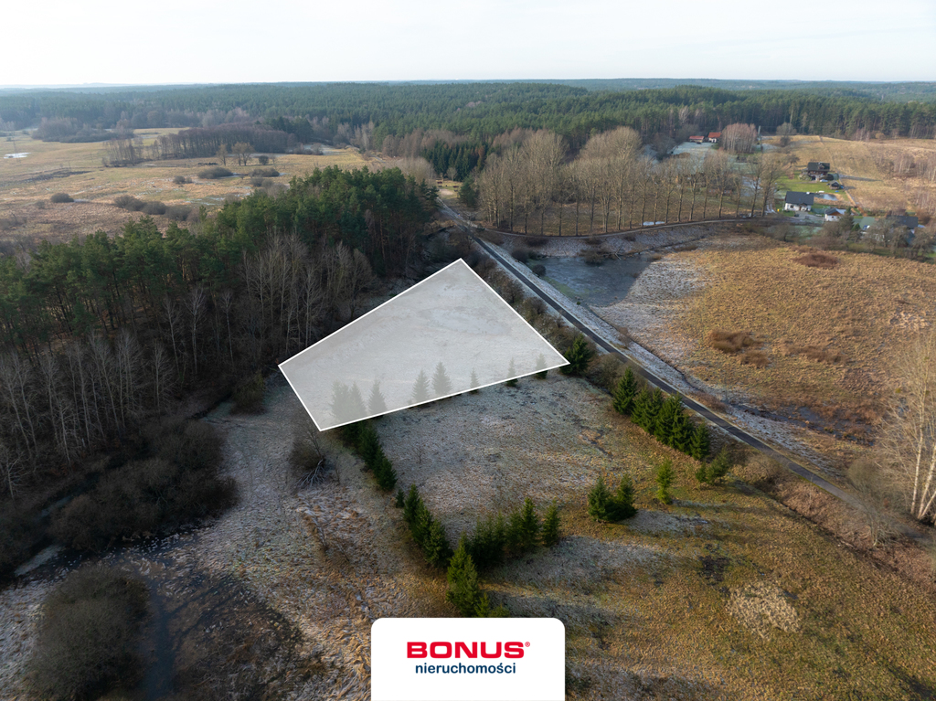 Piękna  działka w miejscowości letniskowej. (1)