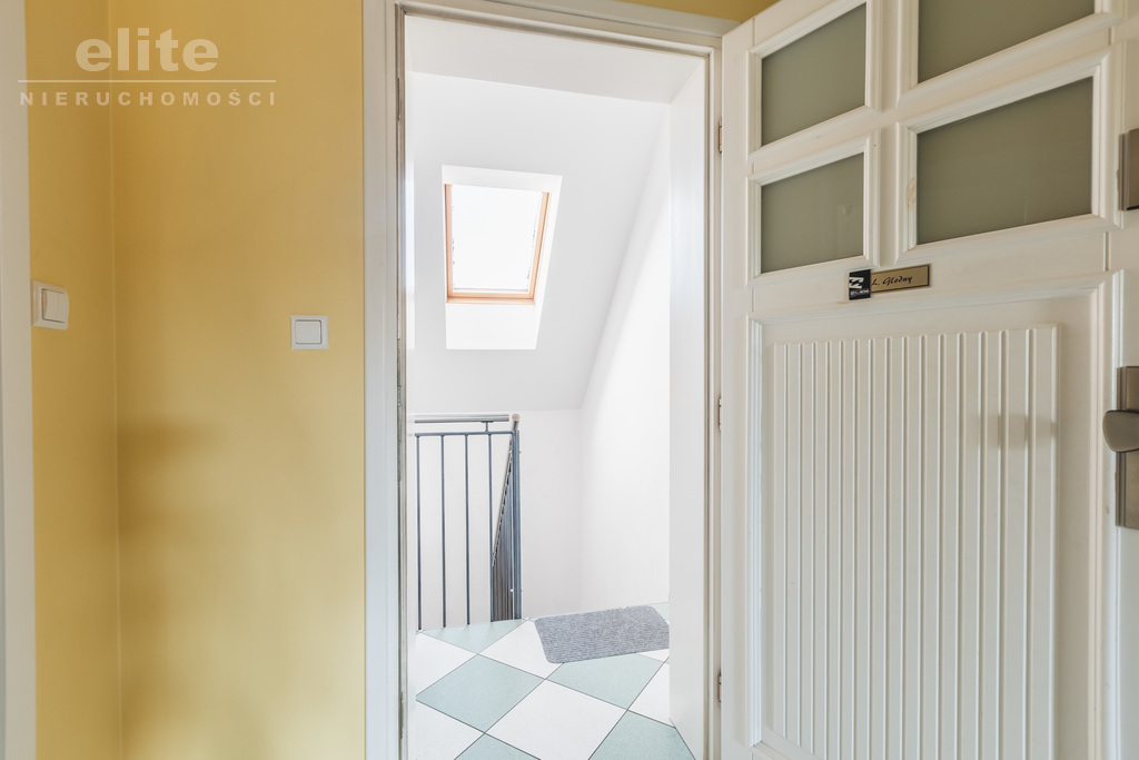 Budynek mieszkalno - usługowy przy ul. Mickiewicza (10)