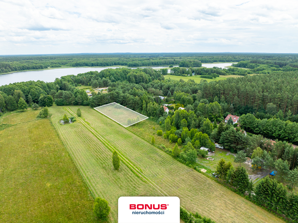 Duża działka przy jeziorze z możliwością podziału (1)