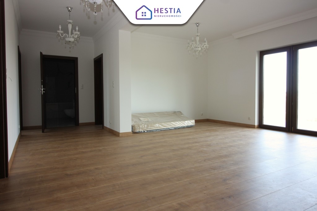 Na sprzedaż nowy dom w stylu dworkowym (7)