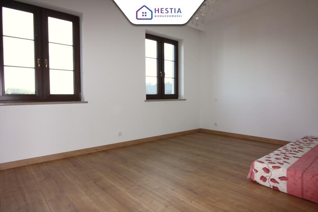 Na sprzedaż nowy dom w stylu dworkowym (8)