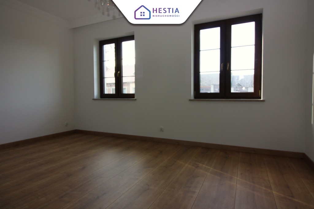 Na sprzedaż nowy dom w stylu dworkowym (9)