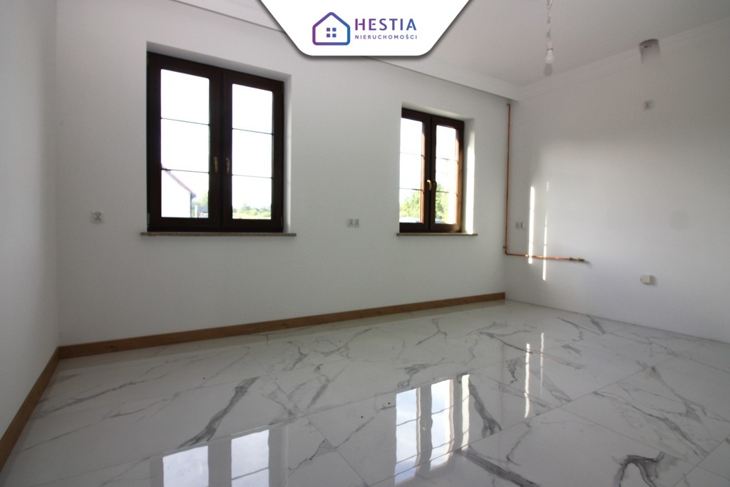 Na sprzedaż nowy dom w stylu dworkowym (12)