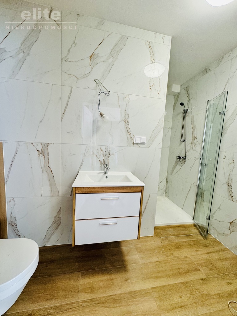 Międzywodzie pierwsza linia zabudowy, w lesie (2)