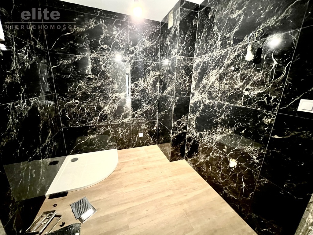 Międzywodzie pierwsza linia zabudowy, w lesie (3)