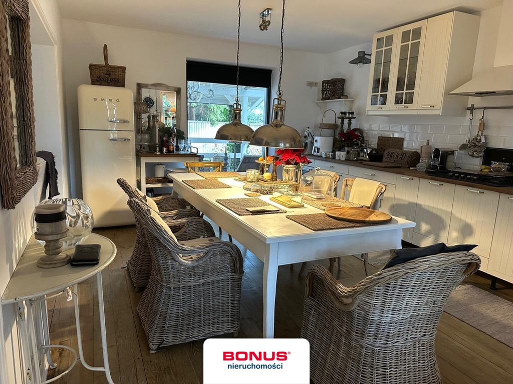 Duży dom w pobliżu Jeziora Szmaragdowego (8)