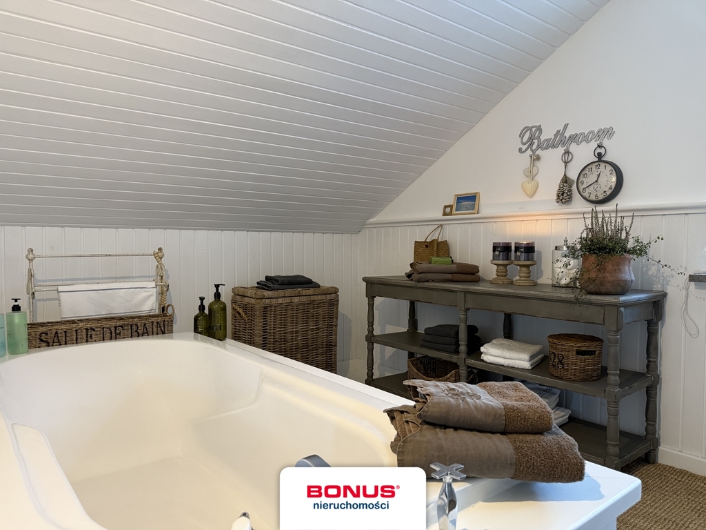 Duży dom w pobliżu Jeziora Szmaragdowego (20)