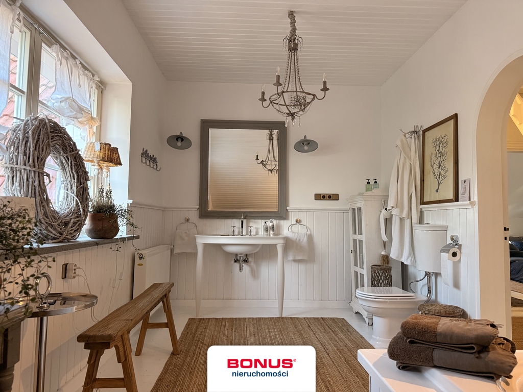 Duży dom w pobliżu Jeziora Szmaragdowego (22)