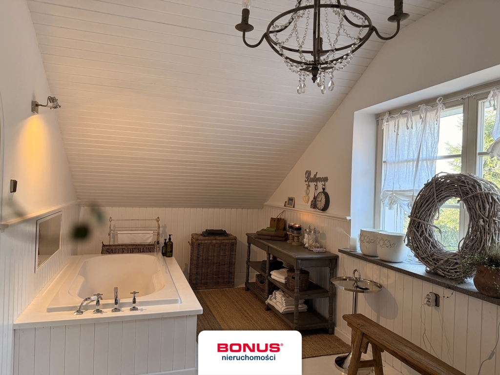 Duży dom w pobliżu Jeziora Szmaragdowego (23)