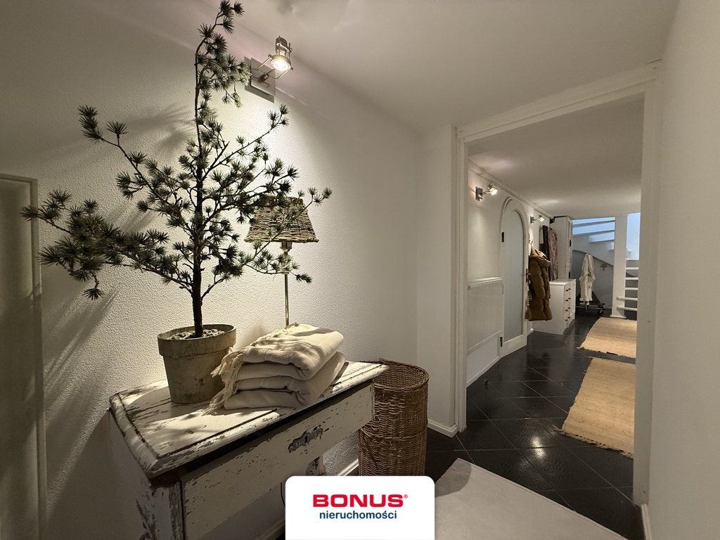 Duży dom w pobliżu Jeziora Szmaragdowego (30)