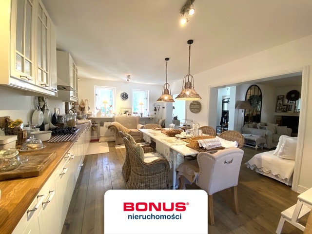 Duży dom w pobliżu Jeziora Szmaragdowego (3)