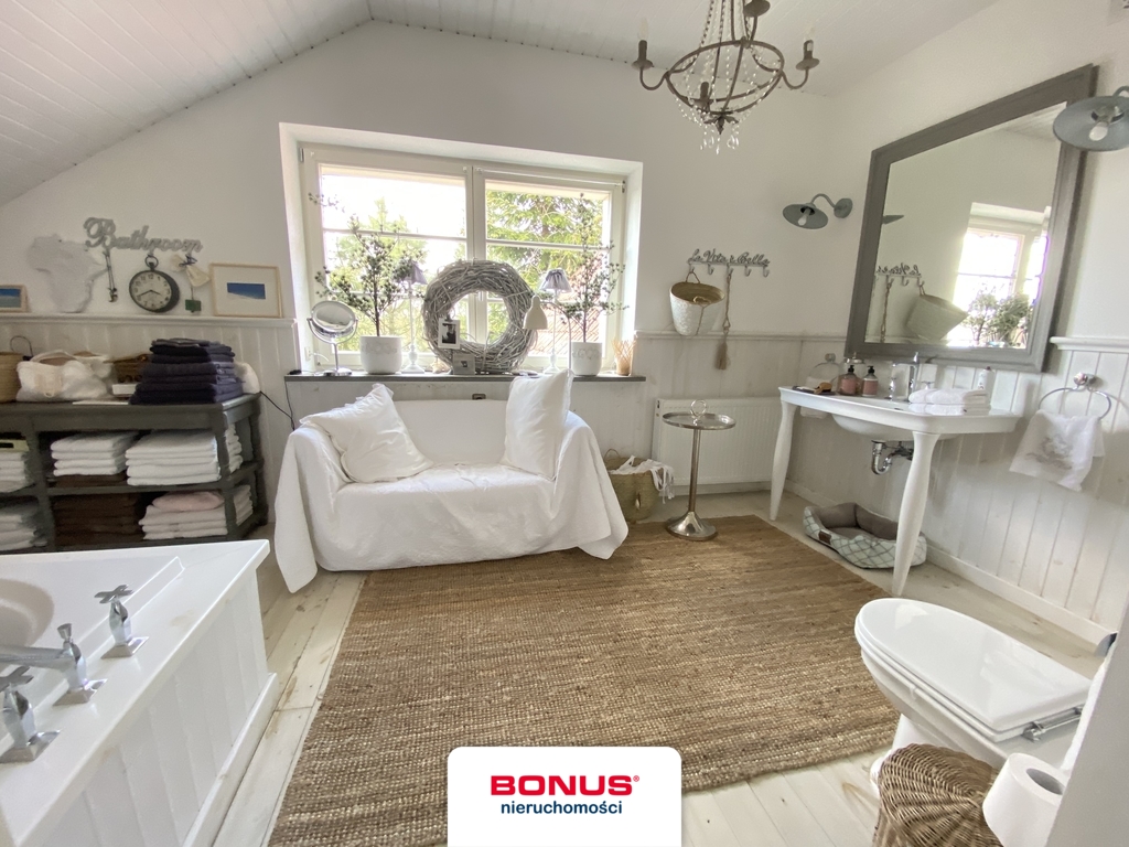 Duży dom w pobliżu Jeziora Szmaragdowego (14)