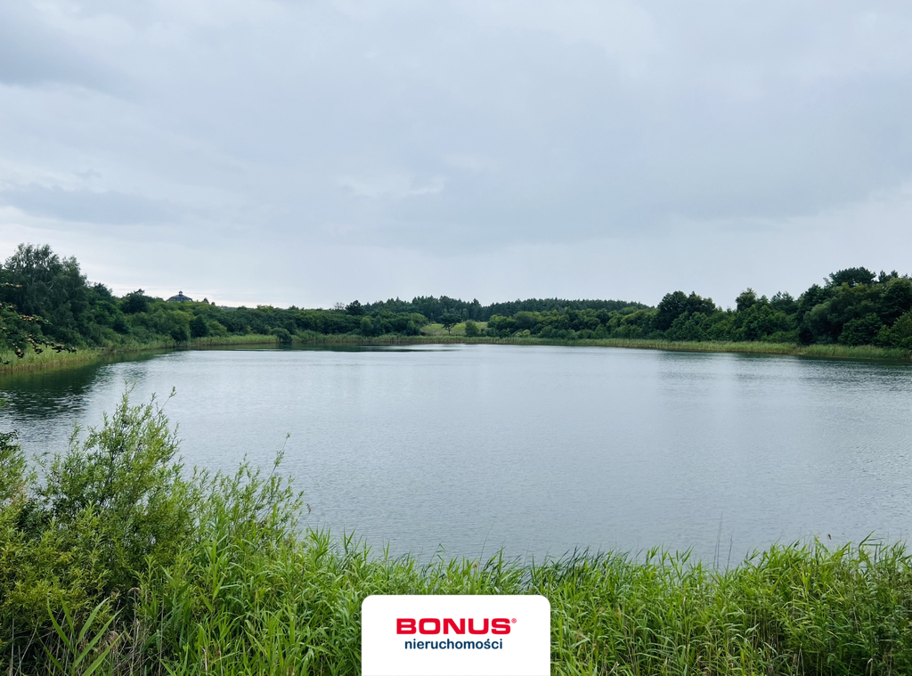 Działka nad jeziorem w pasie nadmorskim (1)