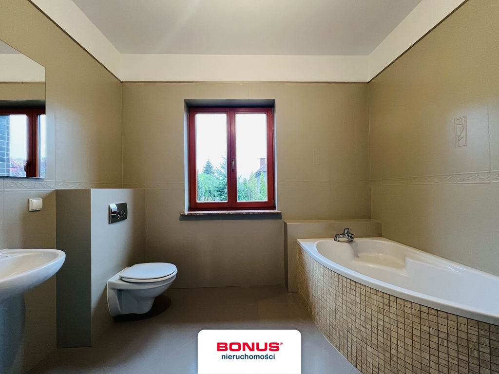 Duży dom wielopokoleniowy lub dla firmy (8)